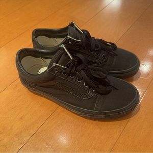 Vans all black sneaker women US7 men US5.5